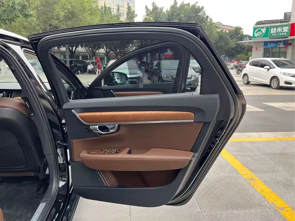 Volvo S90 2018 T5 Zhiya Edition купить на сайте DeffCars