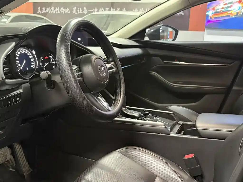 Mazda3 Angkesela 2020 2.0L Automatic Premium Edition купить на сайте DeffCars