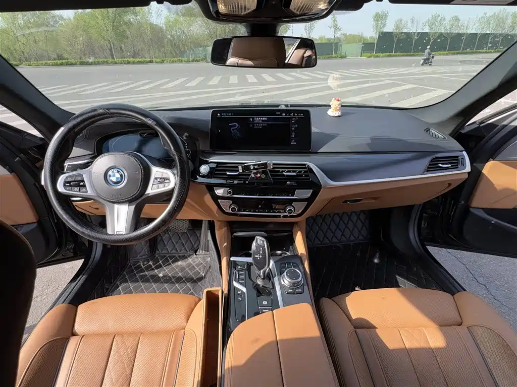 BMW 5 Series New Energy 2022 535Le Pioneer Edition M Sports Package купить на сайте DeffCars
