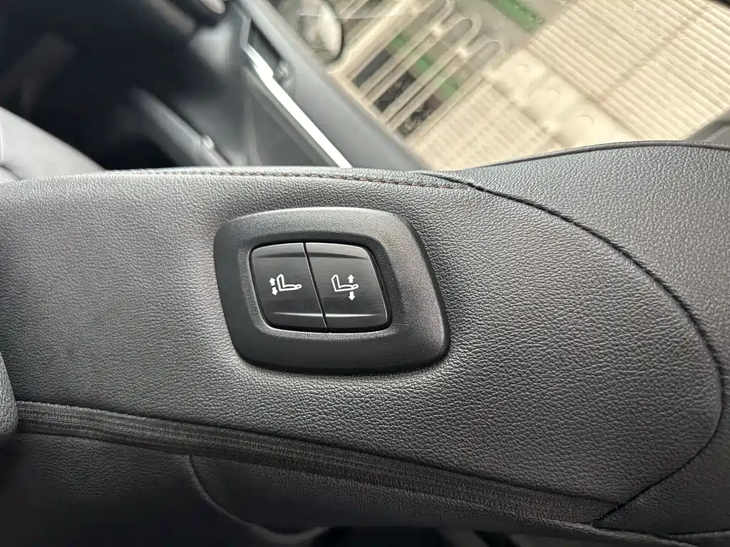 Camry 2023 2.5G Deluxe Edition купить на сайте DeffCars
