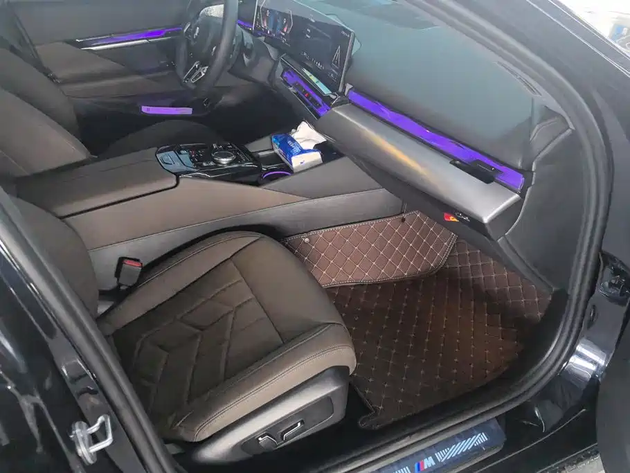 BMW 5 Series 2025 530Li Leading M Sports Package купить на сайте DeffCars