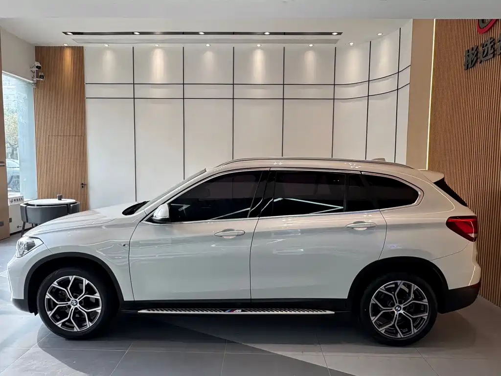 BMW X1 2020 sDrive20Li Exclusive Model купить на сайте DeffCars