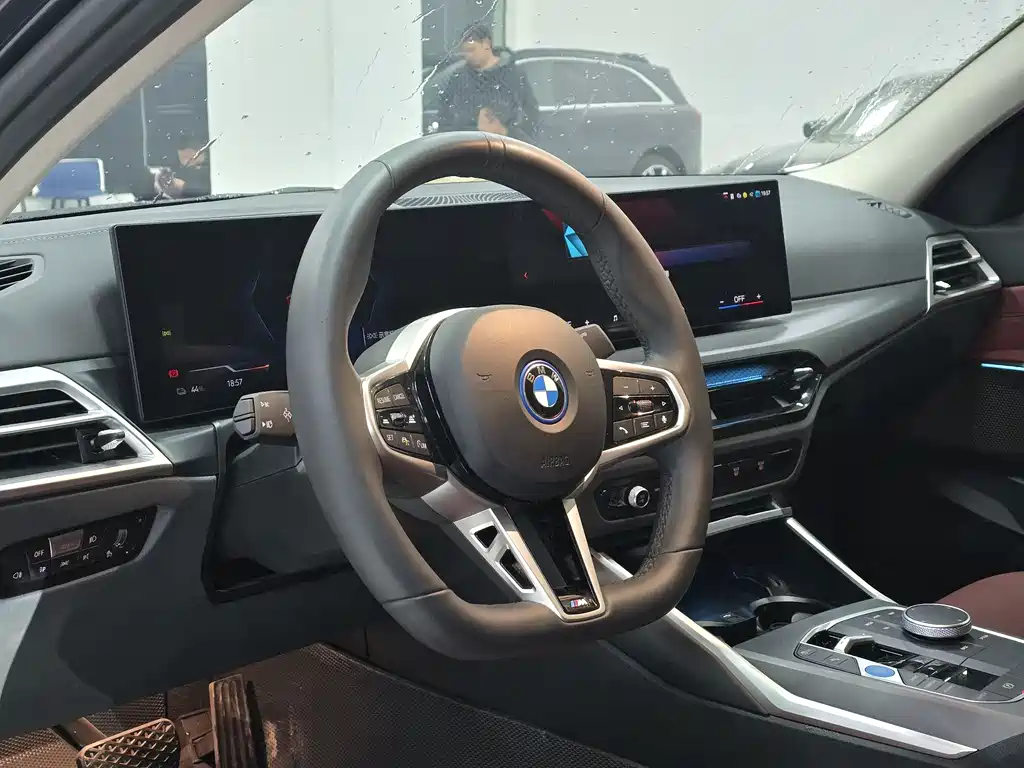 BMW i3 2025 eDrive 35 L купить на сайте DeffCars