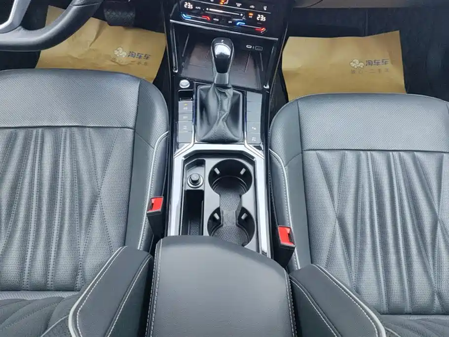 Passat 2023 facelift 330TSI luxury version купить на сайте DeffCars