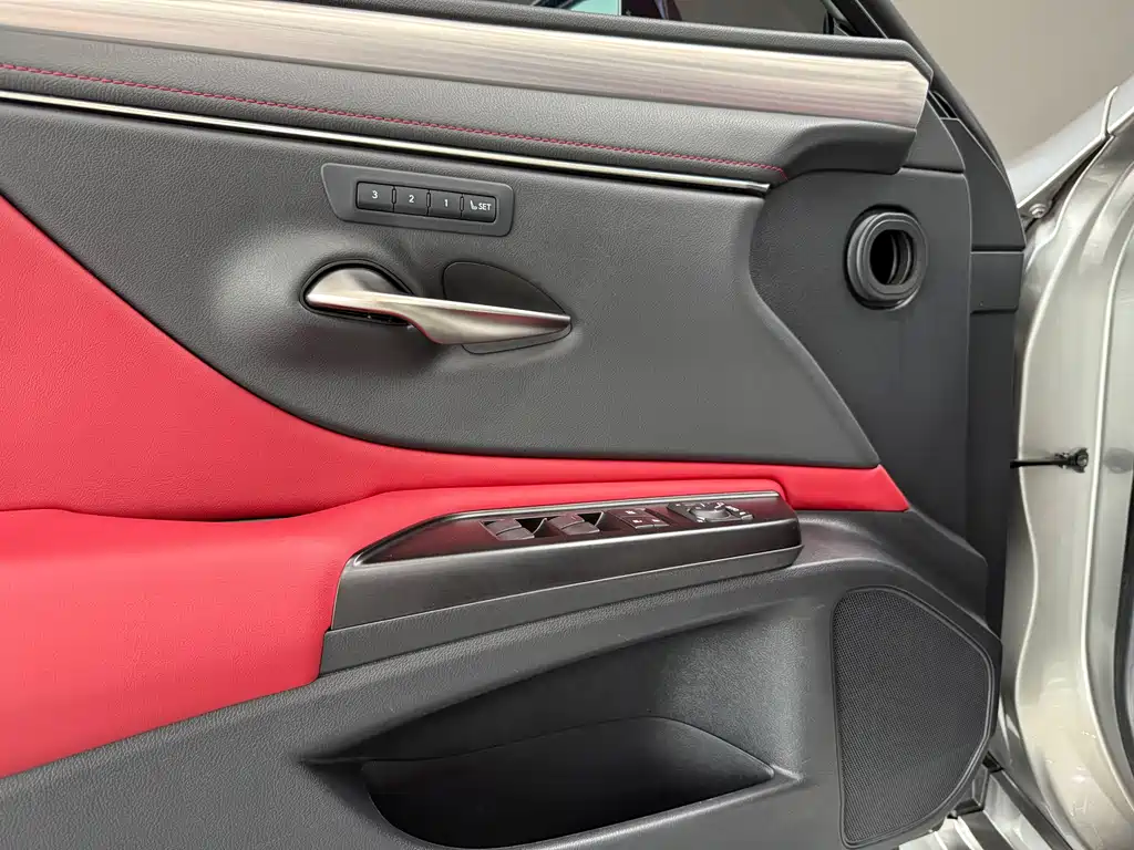 Lexus ES 2020 260 F SPORT купить на сайте DeffCars