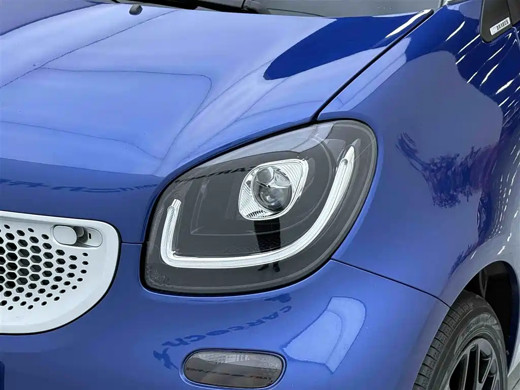 smart fortwo 2018 0.9T 66kW hard top version National V купить на сайте DeffCars