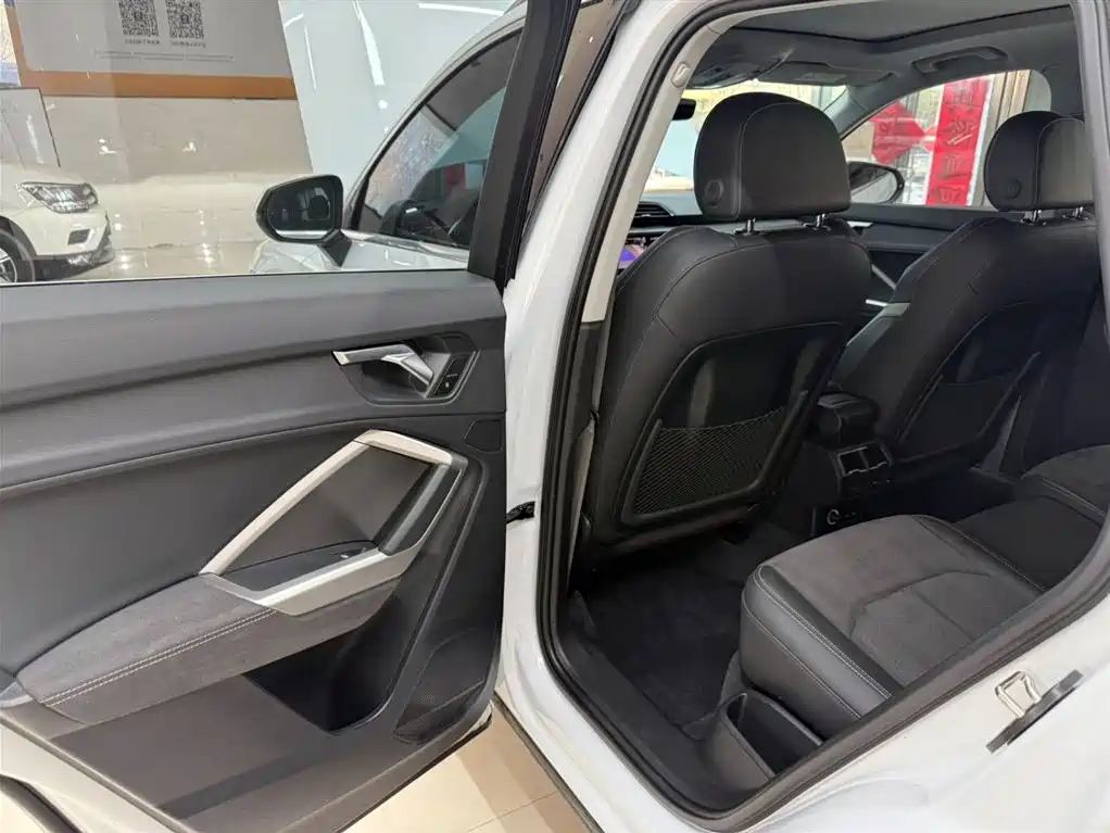 Audi Q3 2023 35 TFSI Fashionable and Dynamic (1.4T) купить на сайте DeffCars