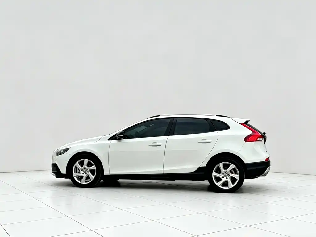 Volvo V40 2015 Cross Country T5 AWD Zhiya Edition купить на сайте DeffCars