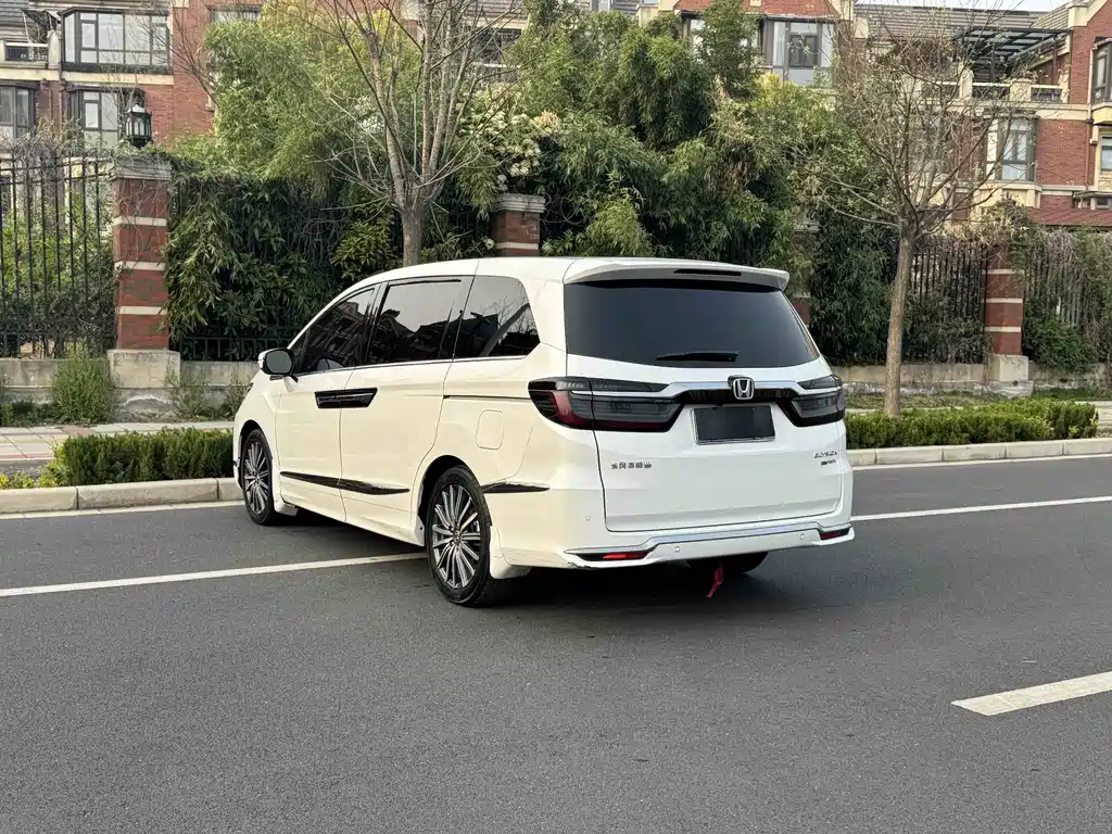 Alison 2022 2.0L e:HEV Deluxe Edition купить на сайте DeffCars