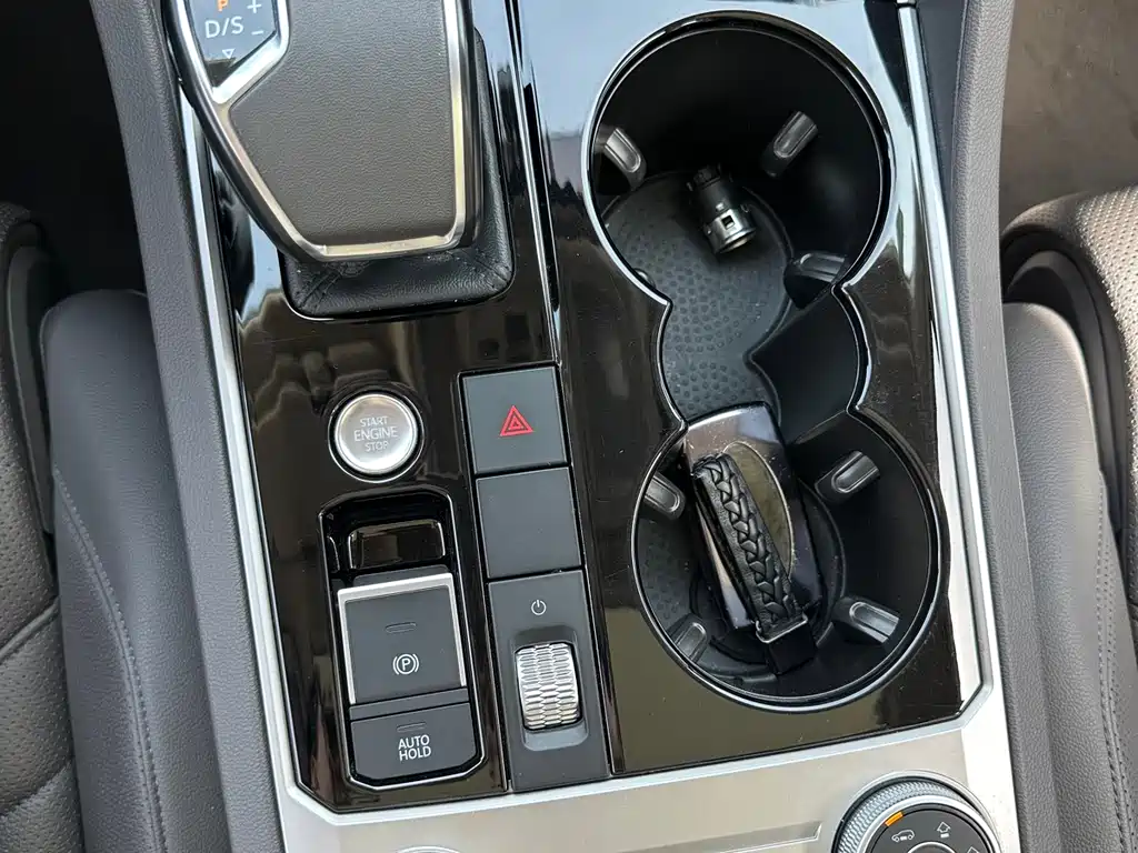 Touareg 2019 2.0TSI Sharp Wing Edition National VI купить на сайте DeffCars