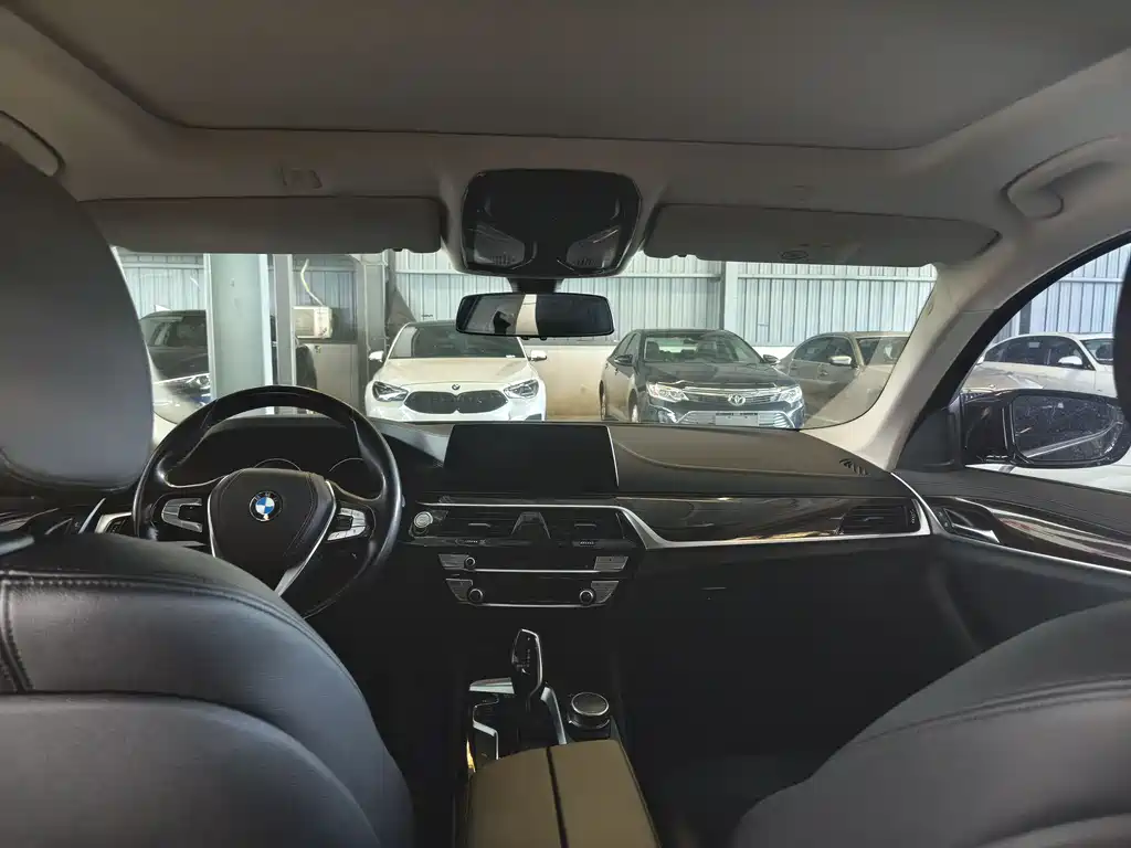 BMW 5 Series 2018 525Li Luxury Package купить на сайте DeffCars