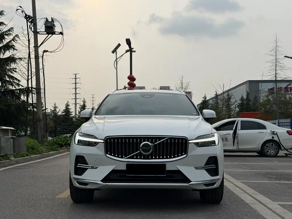 Volvo XC60 2023 B5 four-wheel drive Zhiyi Luxury Edition купить на сайте DeffCars