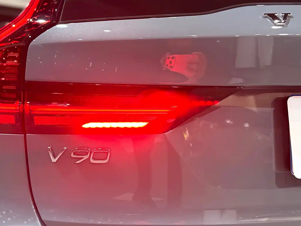 Volvo V90 2022 Cross Country B5 AWD Zhiyuan Edition купить на сайте DeffCars