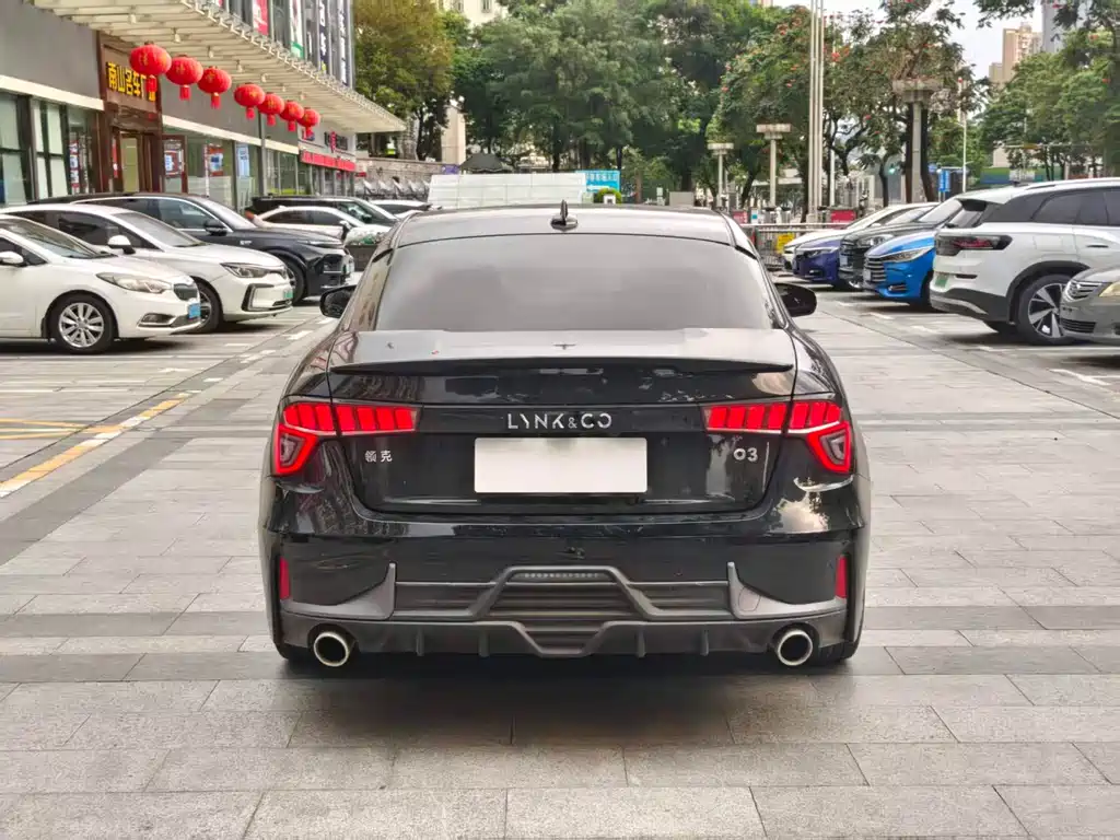 Lynk & Co 03 2022 1.5TD DCT Pro купить на сайте DeffCars