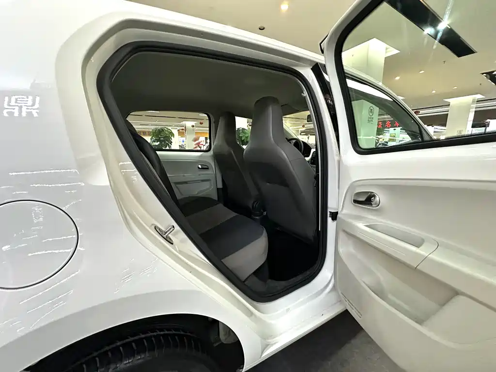 Volkswagen up! 2015 1.0L move up! купить на сайте DeffCars