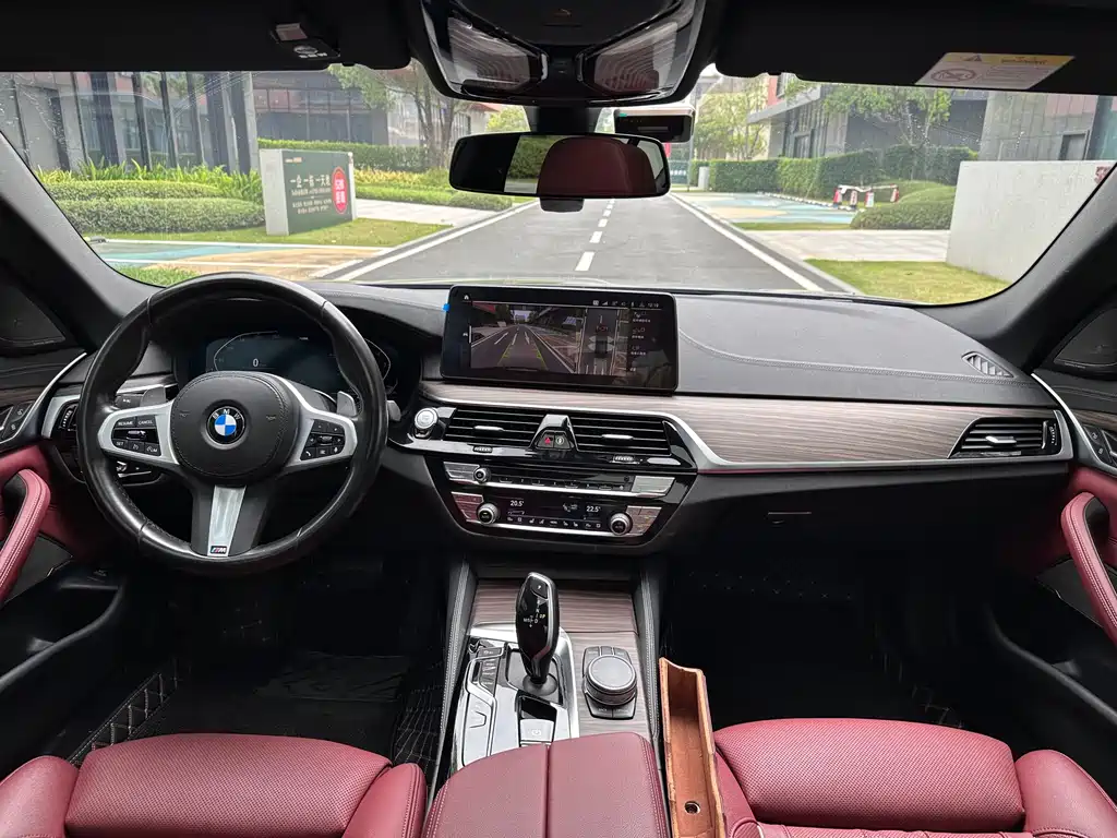 BMW 5 Series 2022 Facelift Three 530Li Exclusive M Sports Package купить на сайте DeffCars
