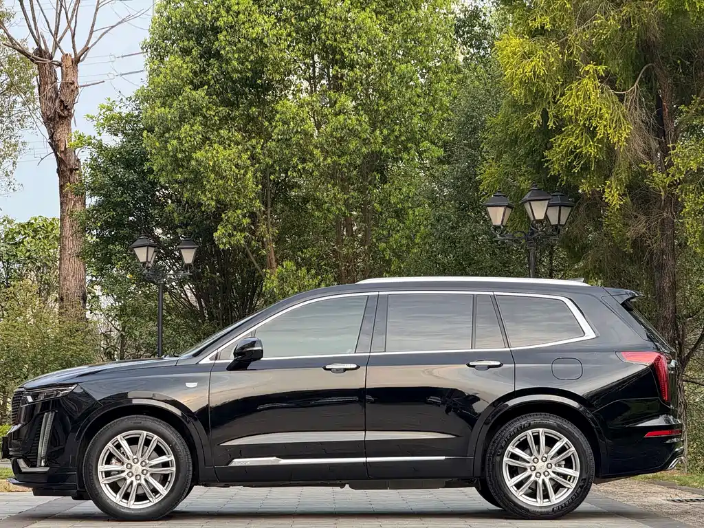 Cadillac XT6 2022 2.0T six-seat two-wheel drive luxury model купить на сайте DeffCars