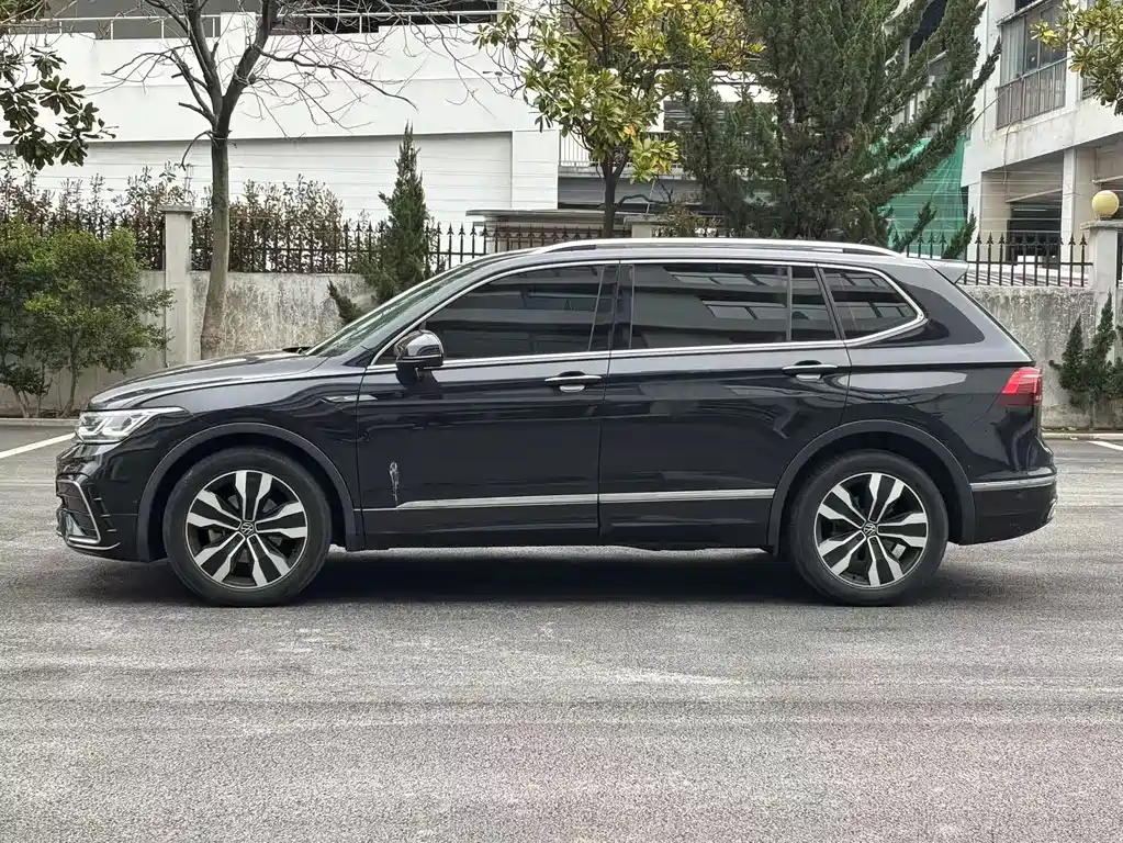 Tiguan L 2023 330TSI automatic two-wheel drive R-Line flagship version купить на сайте DeffCars