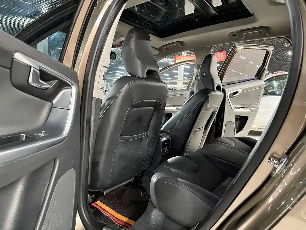 Volvo XC60 2017 T5 Smart Edition купить на сайте DeffCars