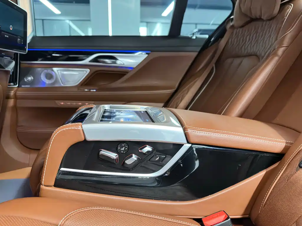 BMW 7 Series 2018 740Li xDrive Exclusive Excellence Package купить на сайте DeffCars