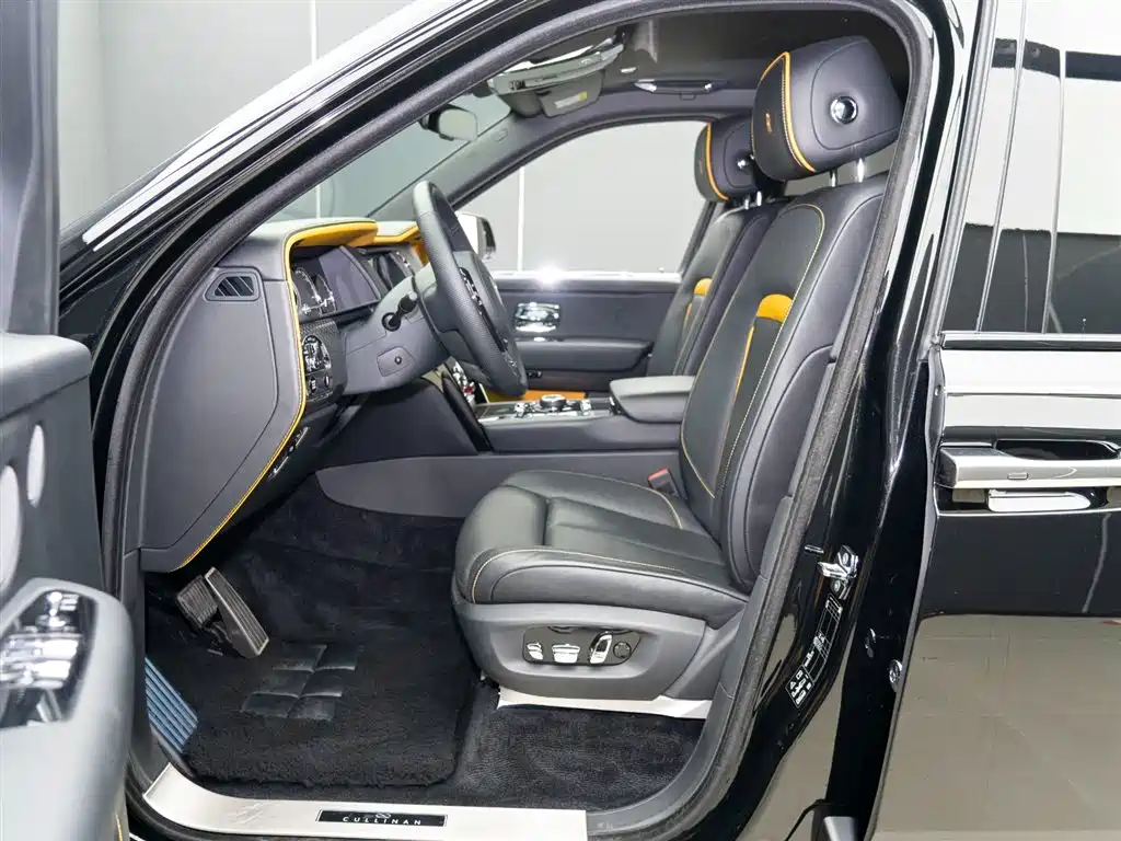 Cullinan 2020 Black Badge купить на сайте DeffCars