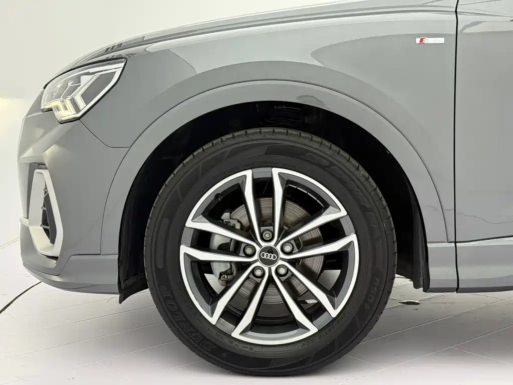 Audi Q3 2022 35 TFSI aggressive and dynamic купить на сайте DeffCars