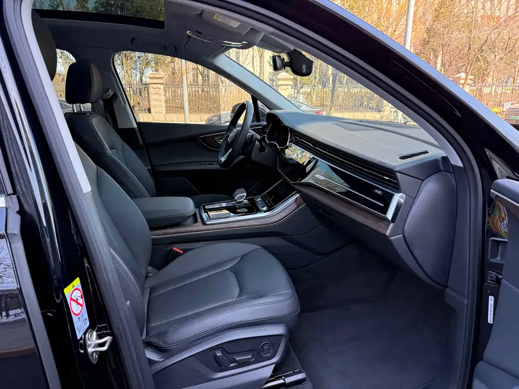 Audi Q7 2021 55 TFSI quattro S line sports version купить на сайте DeffCars