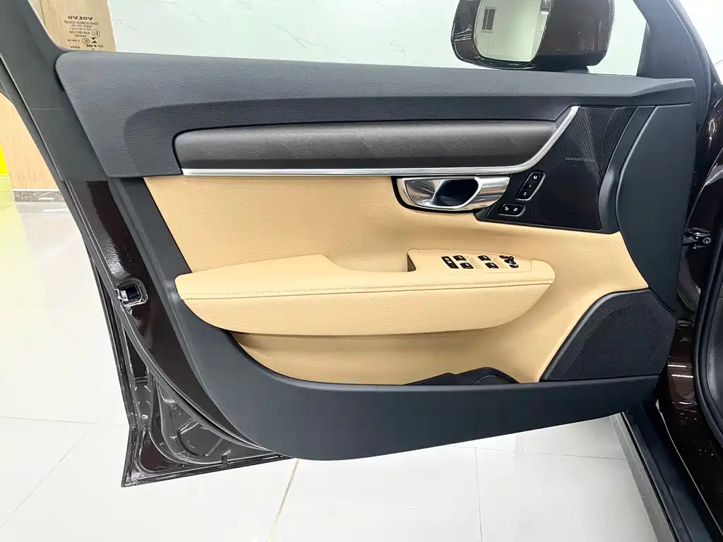 Volvo V90 2019 Cross Country T5 AWD Zhiyuan Edition National V купить на сайте DeffCars