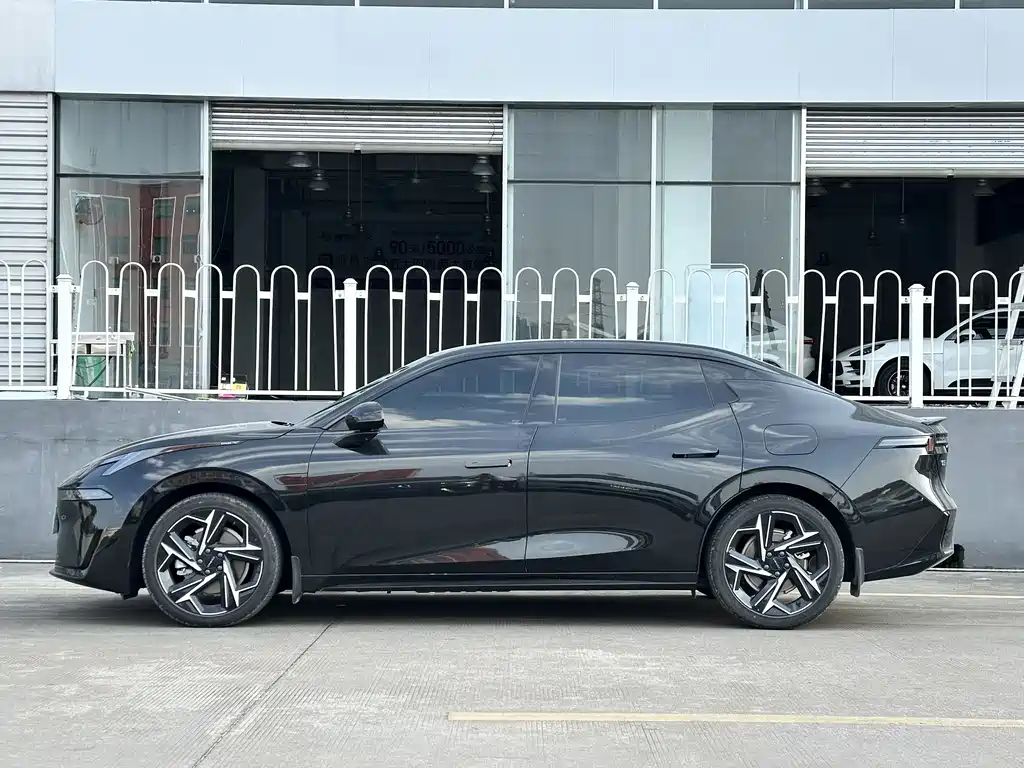 Lynk & Co 07 EM-P 2024 EM-P 126 long battery life Halo купить на сайте DeffCars