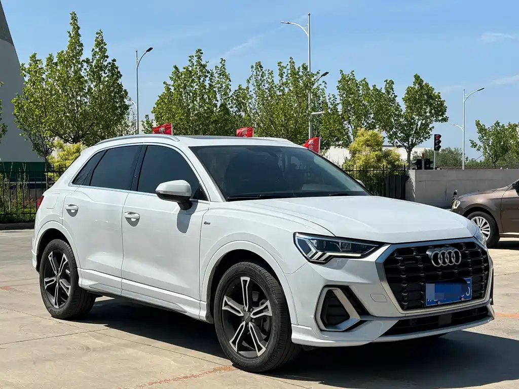 Audi Q3 2020 45 TFSI quattro fashionable and dynamic купить на сайте DeffCars