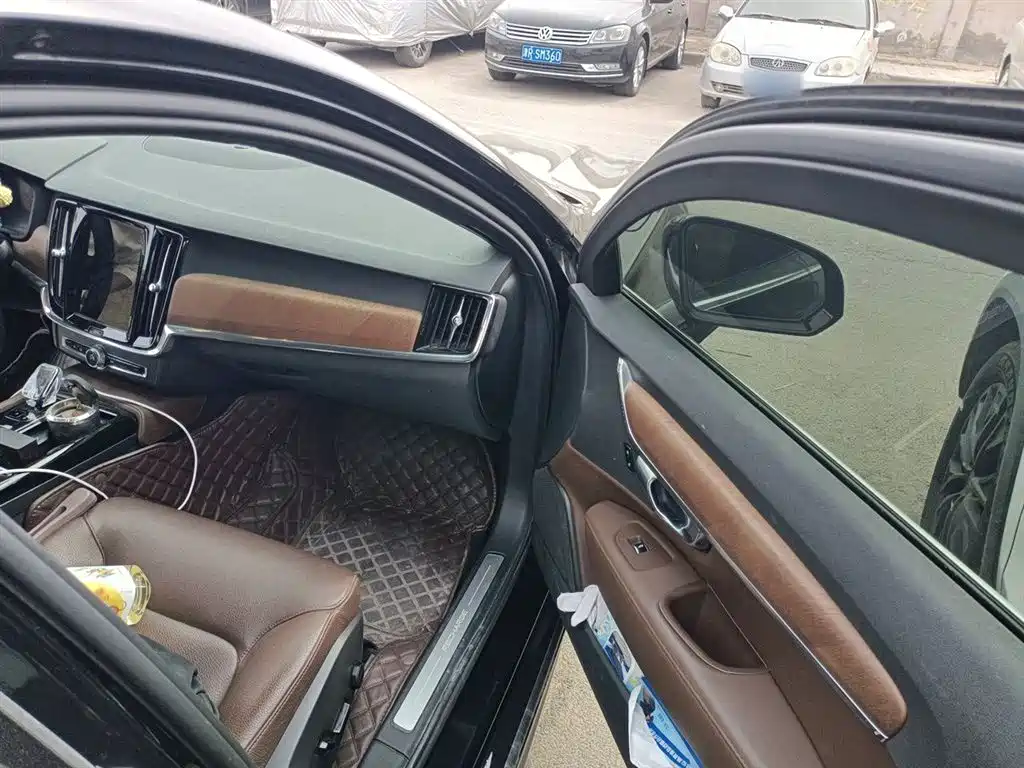 Volvo S90 plug-in hybrid 2024 plug-in hybrid four-wheel drive long range Zhiyi luxury version купить на сайте DeffCars