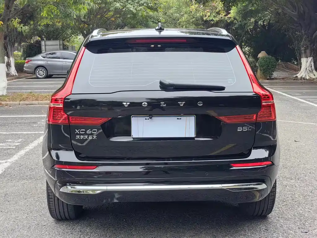 Volvo XC60 2024 B5 four-wheel drive Zhiyuan Deluxe Edition купить на сайте DeffCars