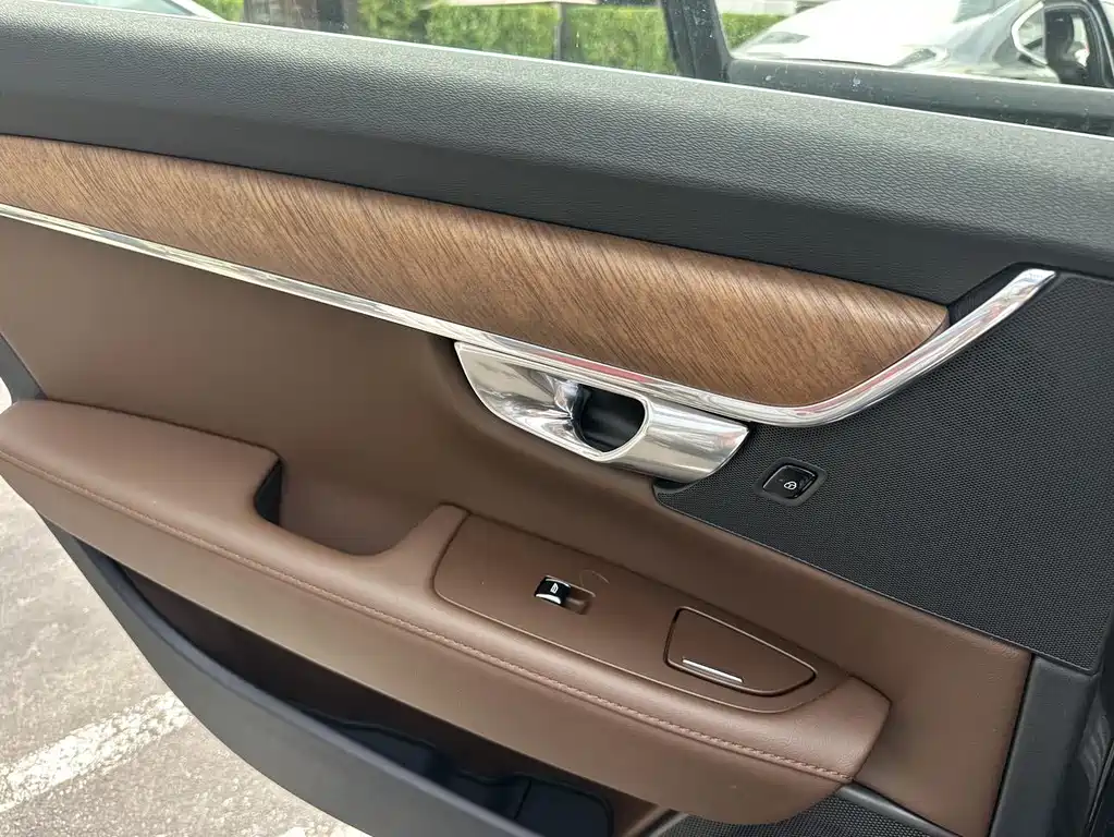 Volvo S90 2024 B5 Zhiyi Luxury Edition купить на сайте DeffCars
