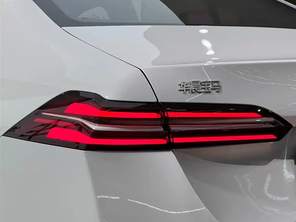 BMW 5 Series 2025 530Li Leading M Sports Package купить на сайте DeffCars