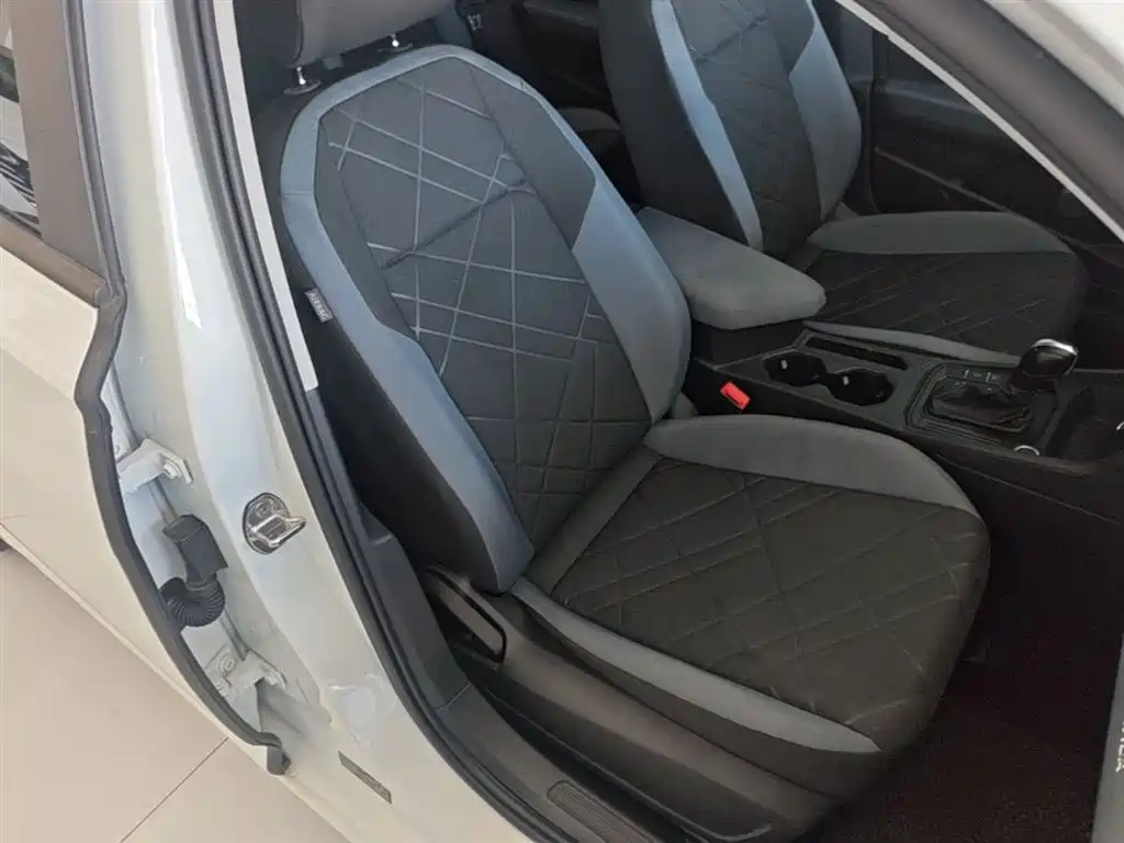 Lavida 2023 facelift 1.5L automatic Deyi version купить на сайте DeffCars