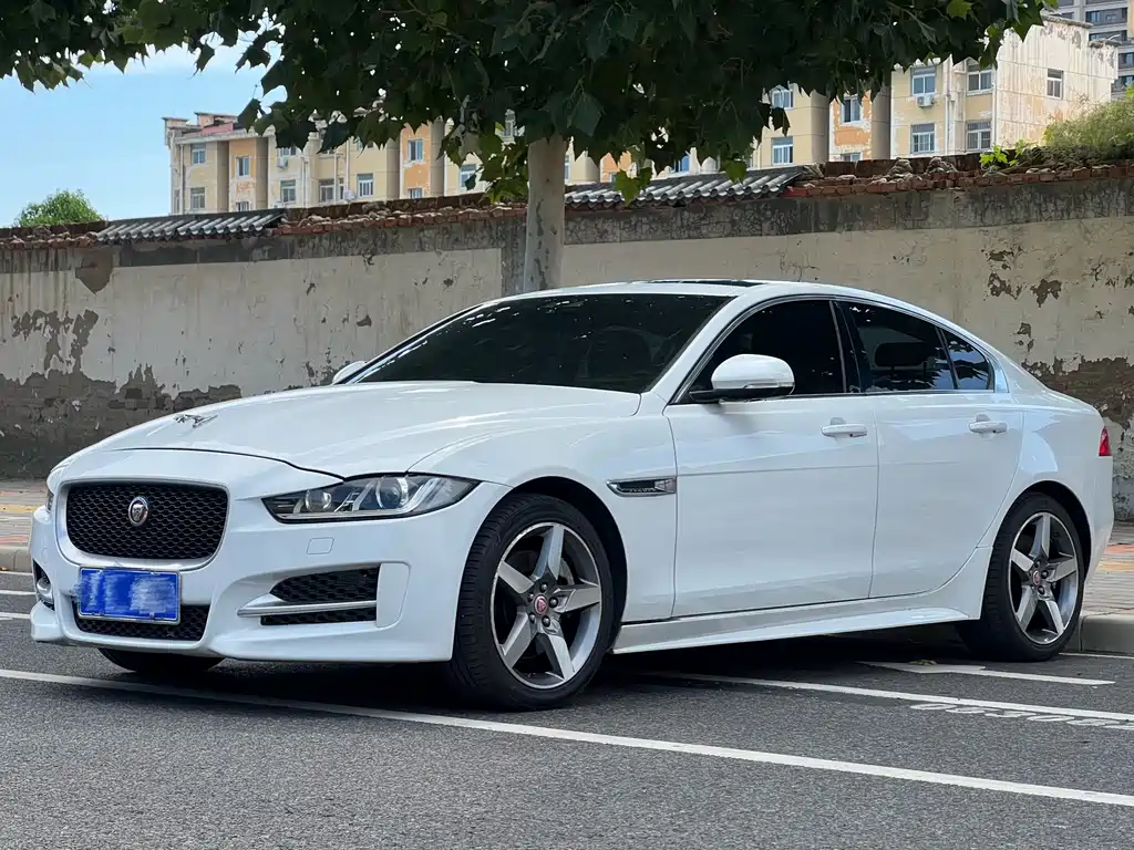Jaguar XE 2015 2.0T 200PS R-Sport купить на сайте DeffCars