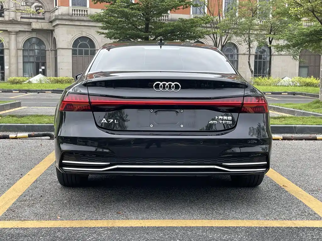 Audi A7L 2024 45TFSI S-line Dream Building Liquid Crystal Package купить на сайте DeffCars