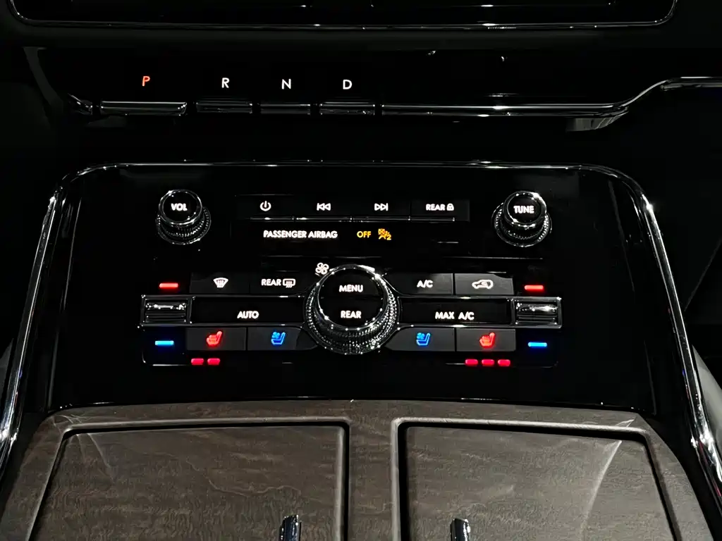 Navigator 2024 3.5T Long Axis Presidential Edition купить на сайте DeffCars
