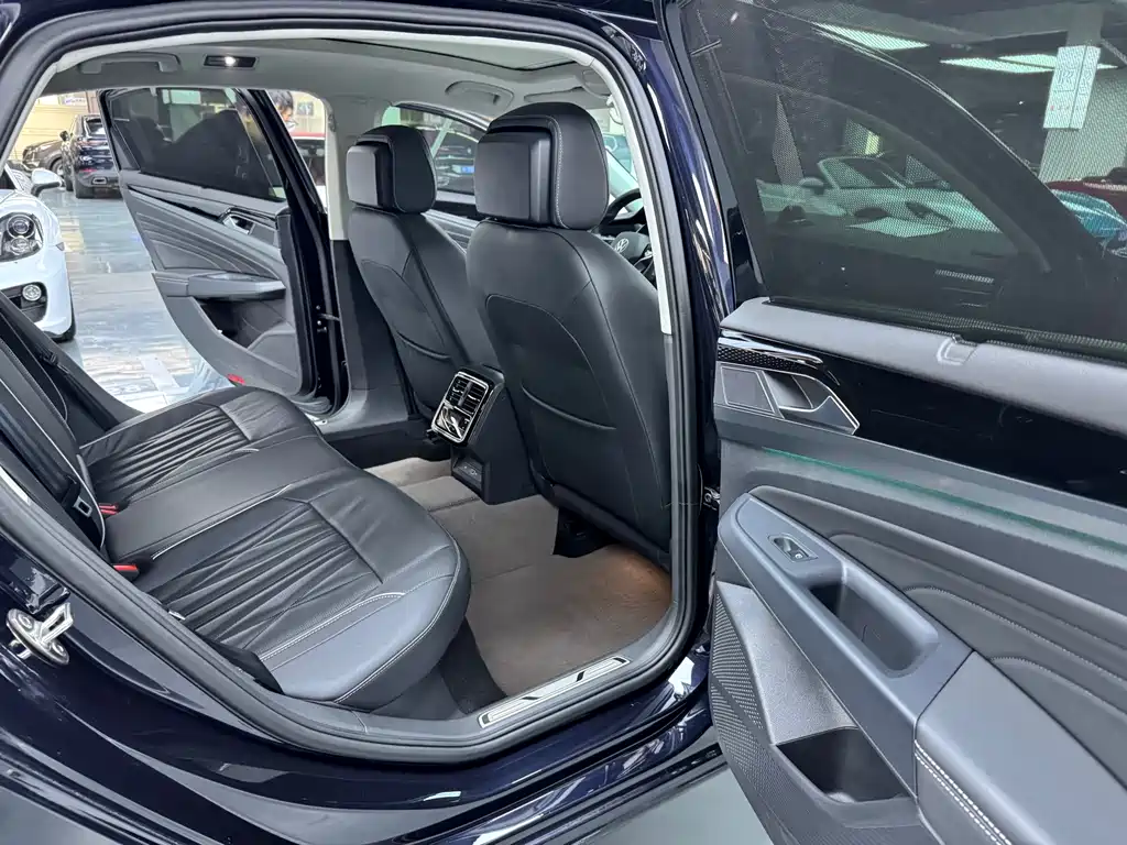 Passat 2023 380TSI Deluxe Edition купить на сайте DeffCars