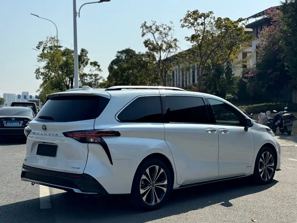 Grevia 2023 2.5L Hybrid Monarch VIP Edition купить на сайте DeffCars