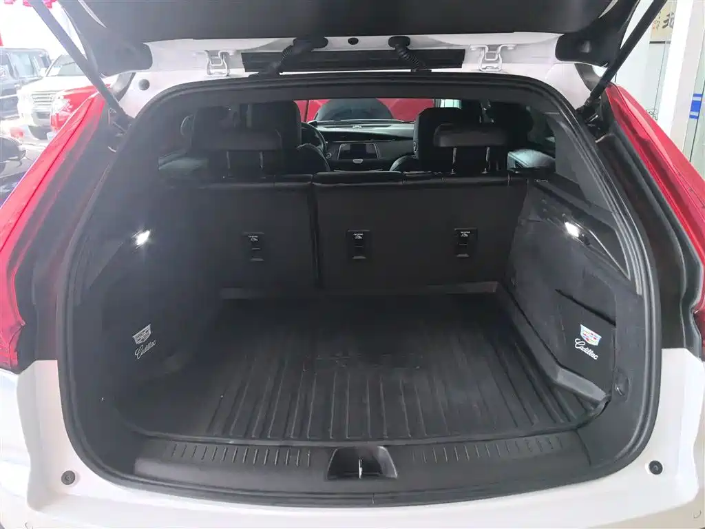Cadillac XT4 2022 28T two-wheel drive fashion model купить на сайте DeffCars