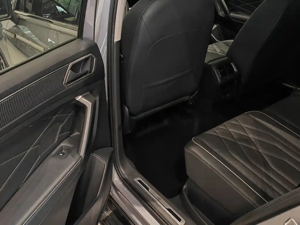 Tiguan L 2022 330TSI automatic two-wheel drive R-Line version купить на сайте DeffCars