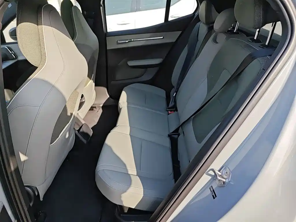 Volvo EX30 2025 rear-wheel drive long-range version Ultra купить на сайте DeffCars