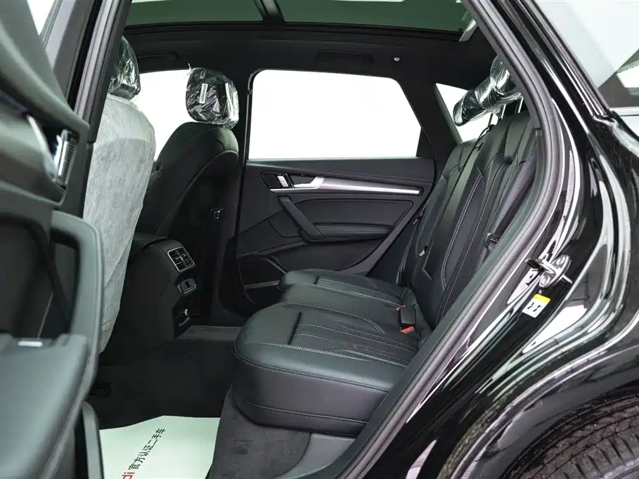Audi Q5L 2026 45th Anniversary Collector's Edition 45 TFSI Luxurious and Dynamic купить на сайте DeffCars