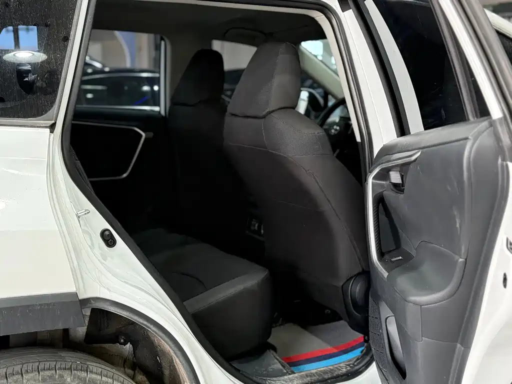 RAV4 Rongfang 2023 2.0L CVT two-wheel drive urban version купить на сайте DeffCars
