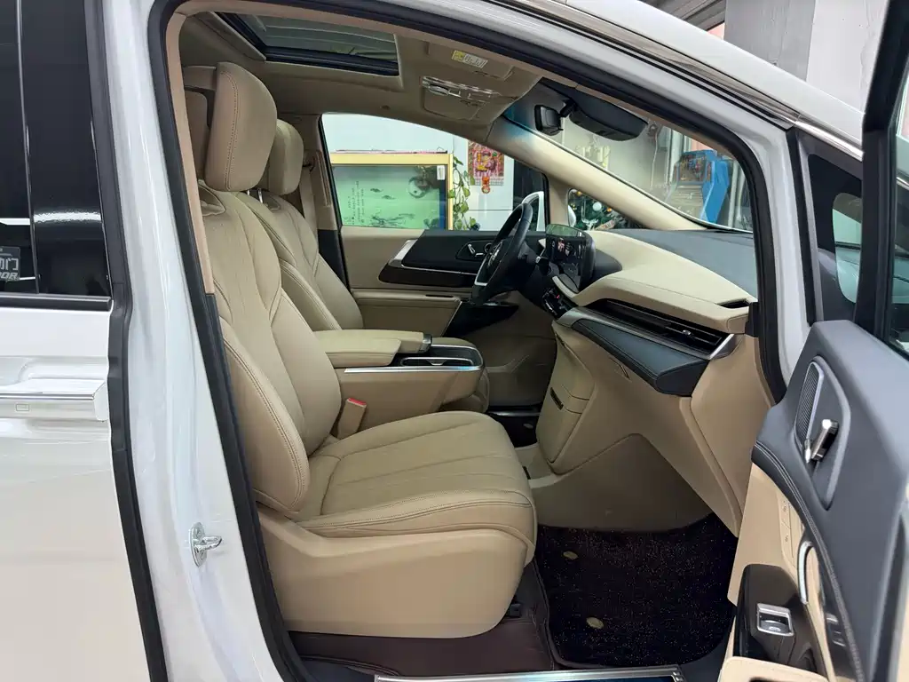 Century 2023 2.0T seven-seat premium model купить на сайте DeffCars