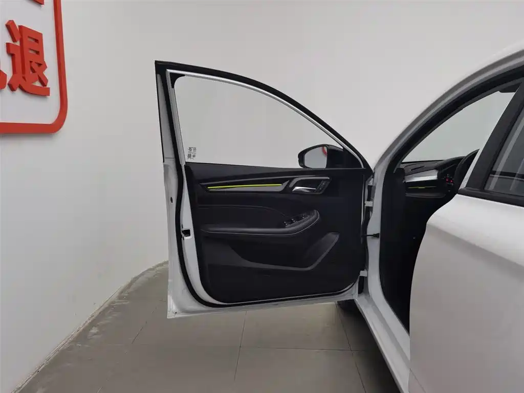 Roewe i5 2021 1.5L manual platinum version купить на сайте DeffCars