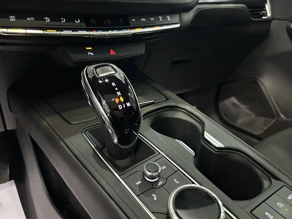 Cadillac XT4 2021 28T two-wheel drive technology купить на сайте DeffCars