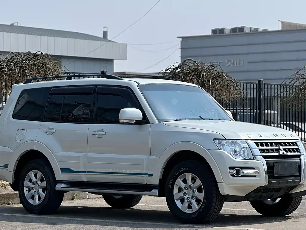 Pajero imported 2019 3.0L automatic standard version купить на сайте DeffCars