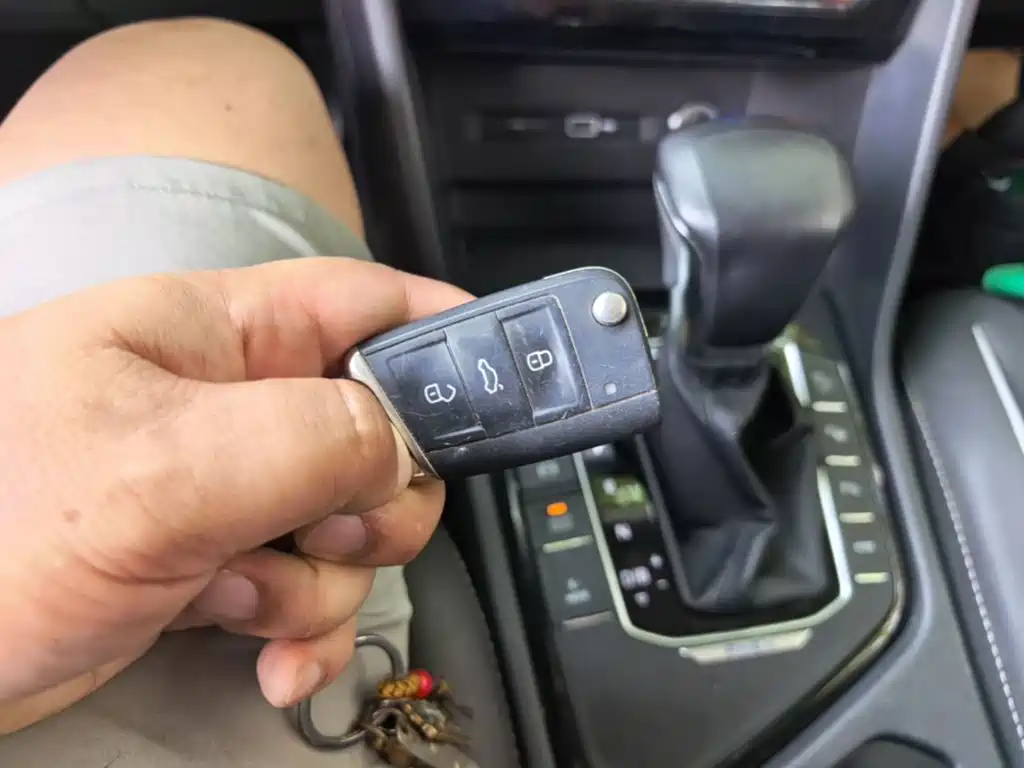 Tiguan L plug-in hybrid 2022 430PHEV plug-in hybrid premium version купить на сайте DeffCars